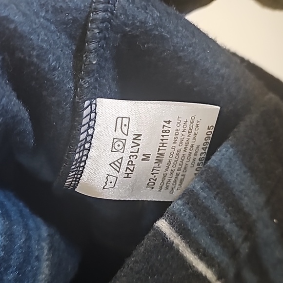 Wrangler authentics button down shirt size Medium 100% polyester - Picture 3 of 4